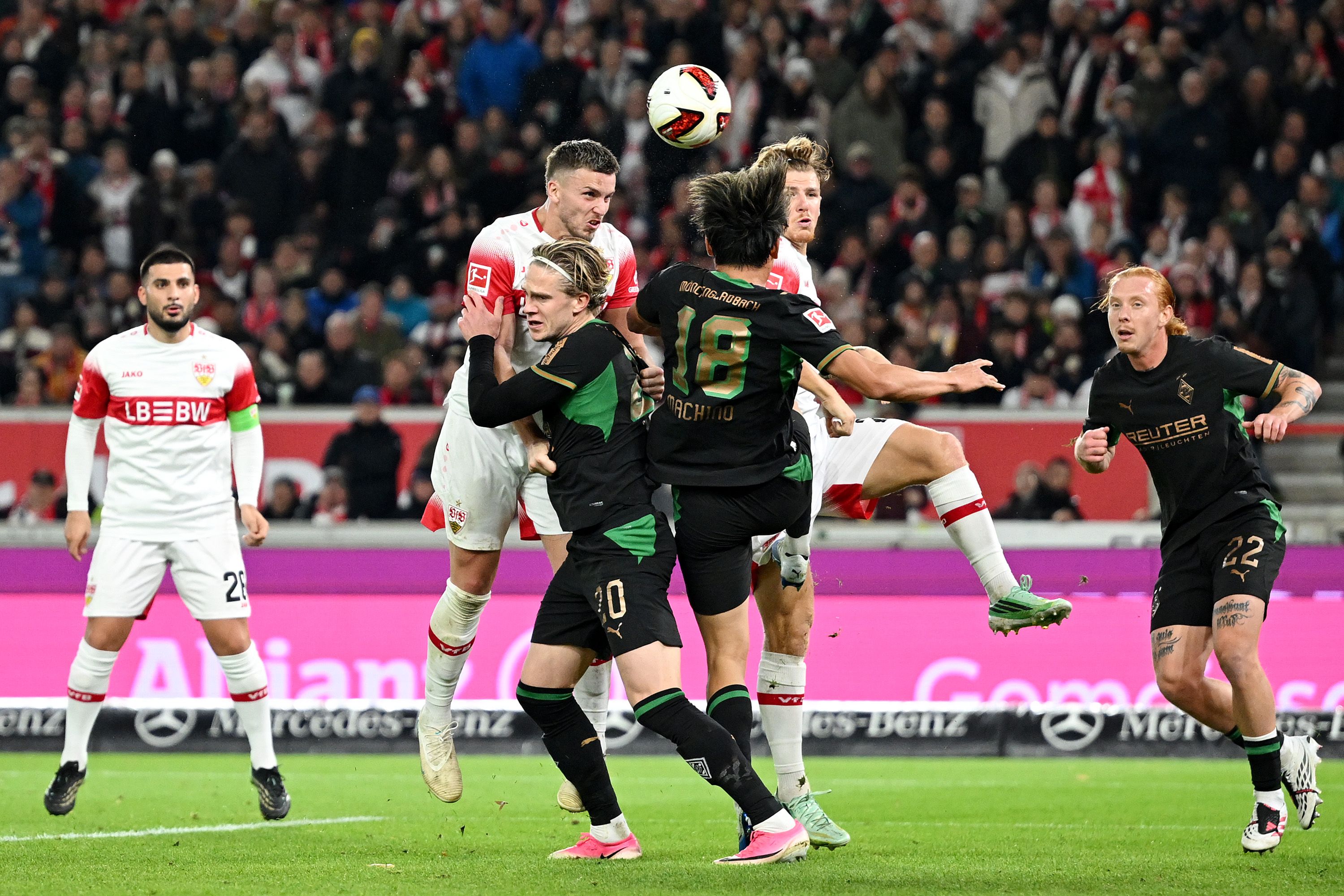 Фото до новини: Конопля дебютував за Борусію М – Ґладбах здобув першу перемогу в сезоні, здолавши Штутгарт на виїзді