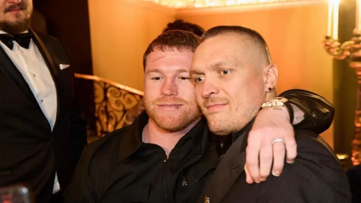 Сауль Альварес і Олександр Усик / instagram.com/ringmagazine/