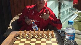 Едегор вирішив зіграти в шахи з чемпіоном світу, але неправильно розклав фігури Едегор вирішив зіграти в шахи з чемпіоном світу, але неправильно розклав фігури