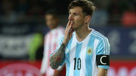 Месси отказался принимать награду MVP после матча против Парагвая Месси отказался принимать награду MVP после матча против Парагвая
