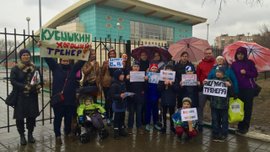 В России родители требуют восстановить на работе тренера, который матерился и требовал драки В России родители требуют восстановить на работе тренера, который матерился и требовал драки