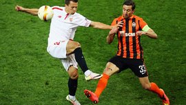 Коноплянка рискует не попасть в основу "Севильи" на матч с "Шахтером" Коноплянка рискует не попасть в основу "Севильи" на матч с "Шахтером"