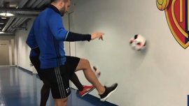Wall Ball Challenge – новий флешмоб, який підкорює футбольний світ Wall Ball Challenge – новий флешмоб, який підкорює футбольний світ