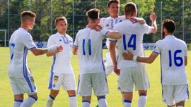 Динамо U-17 розгромило УФК-Карпати та стало чемпіоном ДЮФЛУ сезону 2016/17 Динамо U-17 розгромило УФК-Карпати та стало чемпіоном ДЮФЛУ сезону 2016/17
