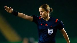 Штаубли станет первой женщиной-арбитром, которая будет судить матчи чемпионата мира U-17 Штаубли станет первой женщиной-арбитром, которая будет судить матчи чемпионата мира U-17