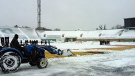 Майстер-клас для клубів УПЛ: як в Англії перетворили сніговий газон на зелений за 4 години Майстер-клас для клубів УПЛ: як в Англії перетворили сніговий газон на зелений за 4 години