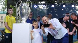 Львів зустрів Кубки Ліги чемпіонів УЄФА – як це було Львів зустрів Кубки Ліги чемпіонів УЄФА – як це було