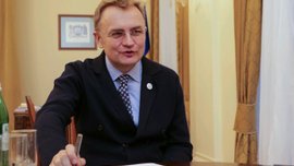 Садовый предложил добавить в официальную эмблему ФФУ и сборной лозунг "Слава Украине!" Садовый предложил добавить в официальную эмблему ФФУ и сборной лозунг "Слава Украине!"