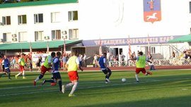 В Черкассах установили рекорд по продолжительности футбольного матча, поединок продолжался сутки
В Черкассах установили рекорд по продолжительности футбольного матча, поединок продолжался сутки