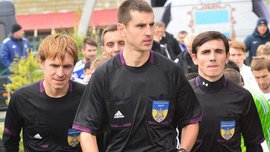 Арбитр Соловьян, которого выводили из Дома футбола в наручниках, сотрудничал с полицией и ФФУ Арбитр Соловьян, которого выводили из Дома футбола в наручниках, сотрудничал с полицией и ФФУ