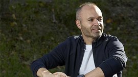 "Ты потеряешь много темнокожих поклонников из-за своей глупости", – Иньесту обвинили в расизме через рождественское фото "Ты потеряешь много темнокожих поклонников из-за своей глупости", – Иньесту обвинили в расизме через рождественское фото