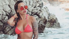 Жена игрока Динамо сводит с ума болельщиков киевлян "горячим" танцем в нижнем белье
Жена игрока Динамо сводит с ума болельщиков киевлян "горячим" танцем в нижнем белье