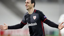 Ветеран Адурис продлил контракт с Атлетиком Ветеран Адурис продлил контракт с Атлетиком