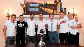 Шахтар підготував особливі подарунки для чемпіонів світу U-20 – Срна вшанував переможців Мундіалю Шахтар підготував особливі подарунки для чемпіонів світу U-20 – Срна вшанував переможців Мундіалю