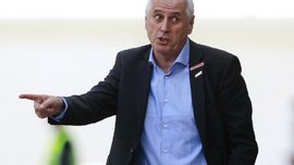 Тренер сборной Косова удивил зажигательной пресс-конференцией перед матчем с Англией – у журналистов волосы встали дыбом
Тренер сборной Косова удивил зажигательной пресс-конференцией перед матчем с Англией – у журналистов волосы встали дыбом