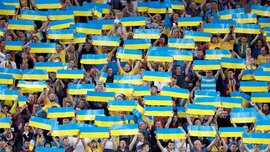 Україна – Нігерія: вболівальники на Дніпро-Арені вивісили банер, присвячений Коломойському Україна – Нігерія: вболівальники на Дніпро-Арені вивісили банер, присвячений Коломойському