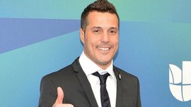 Жуліо Сезар впав з трибуни, святкуючи перемогу Фламенго в Кубку Лібертадорес Жуліо Сезар впав з трибуни, святкуючи перемогу Фламенго в Кубку Лібертадорес