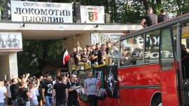 Игроки и фанаты болгарского Локомотива массово заразились коронавирусом, празднуя победу в Кубке страны Игроки и фанаты болгарского Локомотива массово заразились коронавирусом, празднуя победу в Кубке страны
