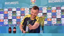 Ярмоленко: Можна трохи розслабитись, посвяткувати після перемоги, але це не означає, що будемо пиво пити Ярмоленко: Можна трохи розслабитись, посвяткувати після перемоги, але це не означає, що будемо пиво пити