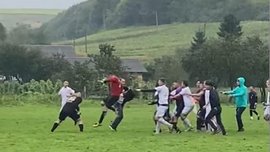 На Львовщине во время матча произошла массовая драка: вирусное видео (18+) На Львовщине во время матча произошла массовая драка: вирусное видео (18+)