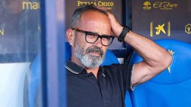 "Без этого мы бы истекли кровью": аутсайдер Ла Лиги уволил многолетнего тренера "Без этого мы бы истекли кровью": аутсайдер Ла Лиги уволил многолетнего тренера