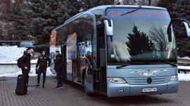 Окупанти намагаються викрасти навіть потрощені автобуси Маріуполя – відео Окупанти намагаються викрасти навіть потрощені автобуси Маріуполя – відео