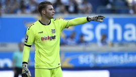 Голкіпер Дуйсбурга забив божевільний гол ударом від власного штрафного майданчика Голкіпер Дуйсбурга забив божевільний гол ударом від власного штрафного майданчика