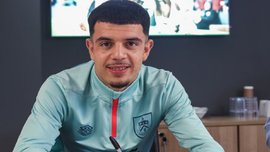 Новичок АПЛ подписал форварда сборной Швейцарии, представив его "Телепузиками" Новичок АПЛ подписал форварда сборной Швейцарии, представив его "Телепузиками"