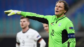 "Хотел ему дать пиз**лей": Пятов вспомнил, как арбитр "украл" его единственный гол в карьере "Хотел ему дать пиз**лей": Пятов вспомнил, как арбитр "украл" его единственный гол в карьере
