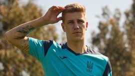 "Увидел российский флаг и офигел": украинец хотел разобраться с фанатом, который принес тряпку на Клубный ЧМ "Увидел российский флаг и офигел": украинец хотел разобраться с фанатом, который принес тряпку на Клубный ЧМ