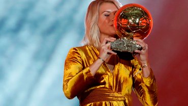 "Поклала трофей на підлогу і раптом відчула дотик Роберто Карлоса": історія Ади Хегербер, першої жінки із Золотим м'ячем "Поклала трофей на підлогу і раптом відчула дотик Роберто Карлоса": історія Ади Хегербер, першої жінки із Золотим м'ячем
