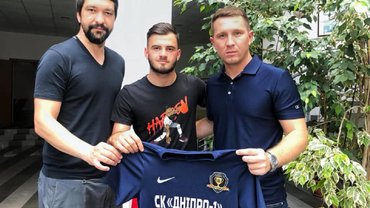 Булеца официально стал игроком СК Днепр-1 Булеца официально стал игроком СК Днепр-1