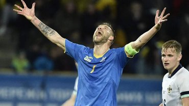 Галатасарай контактував з Ярмоленком – віце-чемпіон Туреччини може отримати лідера збірної України безкоштовно Галатасарай контактував з Ярмоленком – віце-чемпіон Туреччини може отримати лідера збірної України безкоштовно