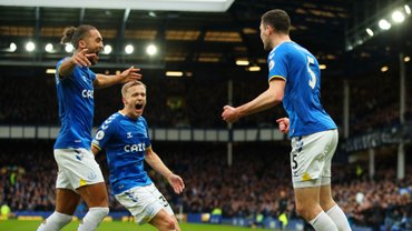 Эвертон разбил Лидс в матче за жизнь – конкурент Миколенко справился, обидчик Украины травмировался, а звезда МЮ зажег