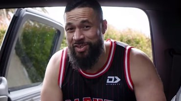 "Дай мені шанс": Паркер заспівав заради бою з Усиком – виконав хіт легендарної A-HA (ВІДЕО)