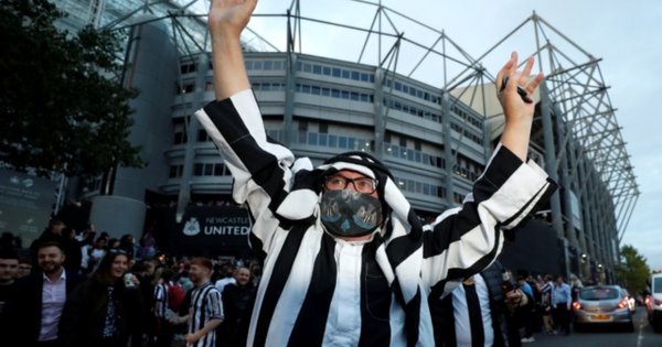 Newcastle fans brightly celebrated the purchase of the club by sheikhs thumbnail