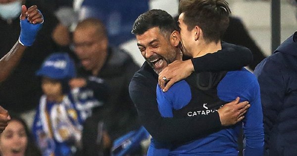 Conceição Jr. scored the most important goal for Porto and celebrated with his father - a cool story from the Portuguese championship thumbnail