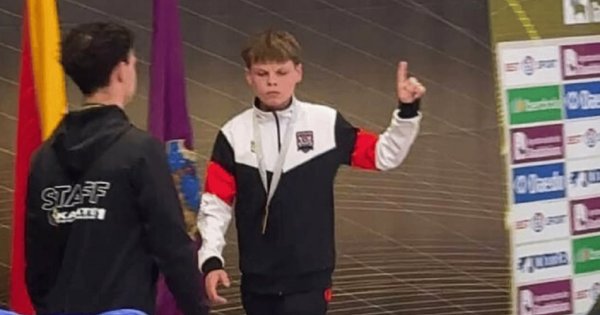 спортсмены отказываются пожать руку на пьедестале