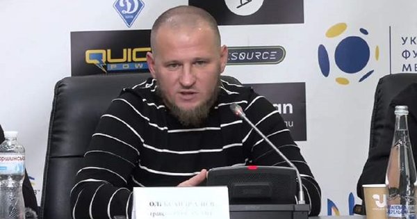 Нові новини повідомляють про затримання Алієва, колишнього футболіста, який тепер чекає на суд щодо своєї справи.