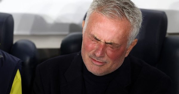 Моурінью отримав шанс стати головним тренером національної команди, про яку він давно мріє. Керівництво готове звільнити нинішнього наставника, якщо результати виявляться незадовільними.