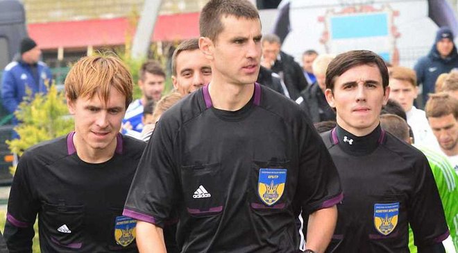 Арбітр Солов'ян, якого виводили з Будинку футболу в наручниках, співпрацював з поліцією та ФФУ Арбітр Солов'ян, якого виводили з Будинку футболу в наручниках, співпрацював з поліцією та ФФУ