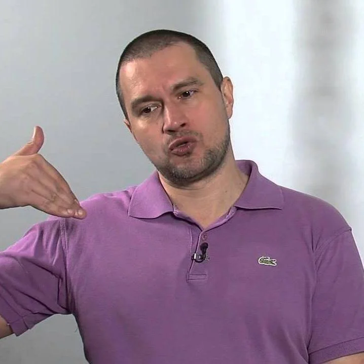 author Роберто Моралес